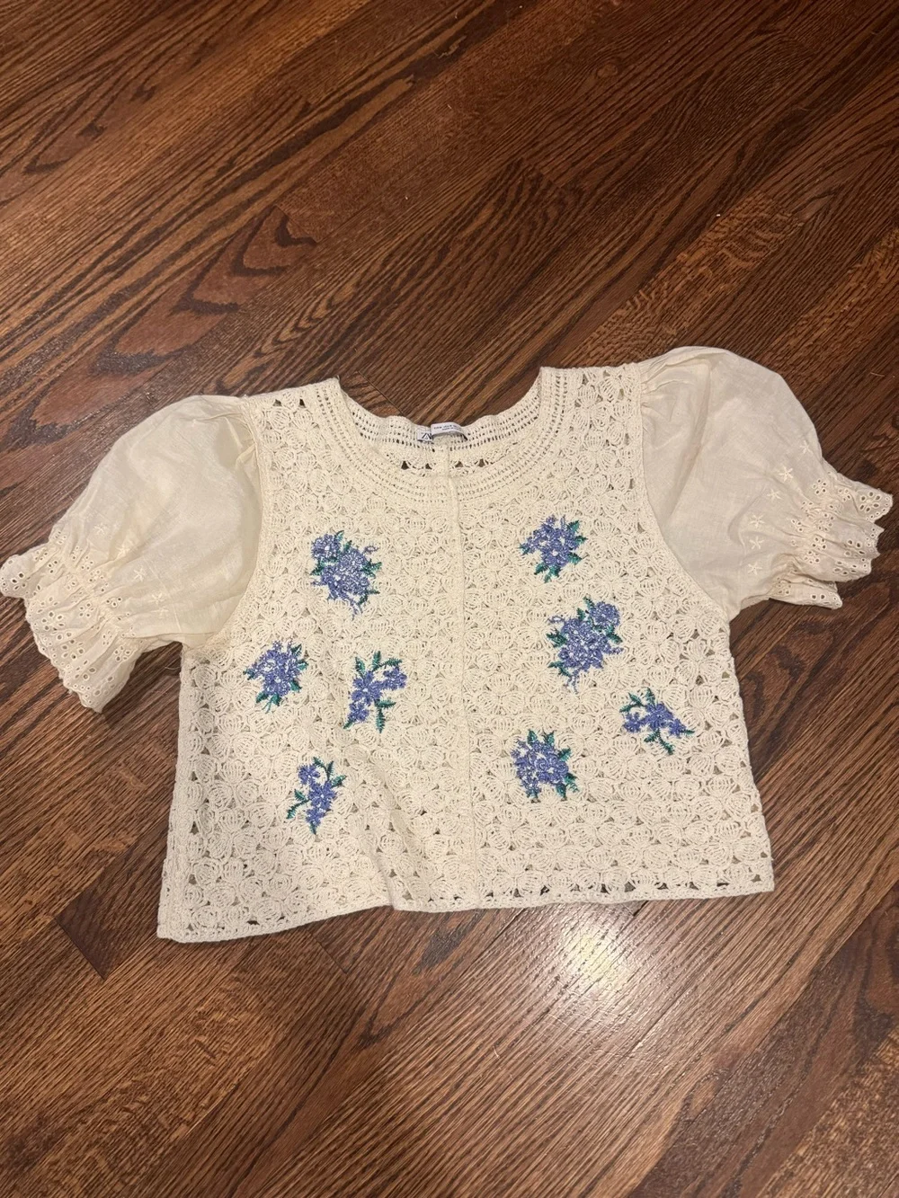 Zara Embroidered Floral Crotched Top with Puff Sleeves Size Medium
